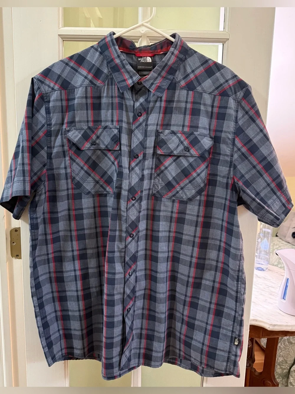 The North Face Short-Sleeve Snap button Shirt - Navy & Burgundy XL NWOT